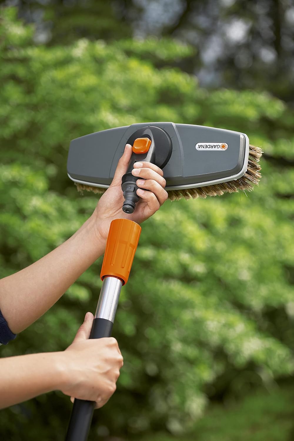 Gardena Waschbürste: Wasserführende Reinigungsbürste für das Cleansystem, auch für empfindliche Ober