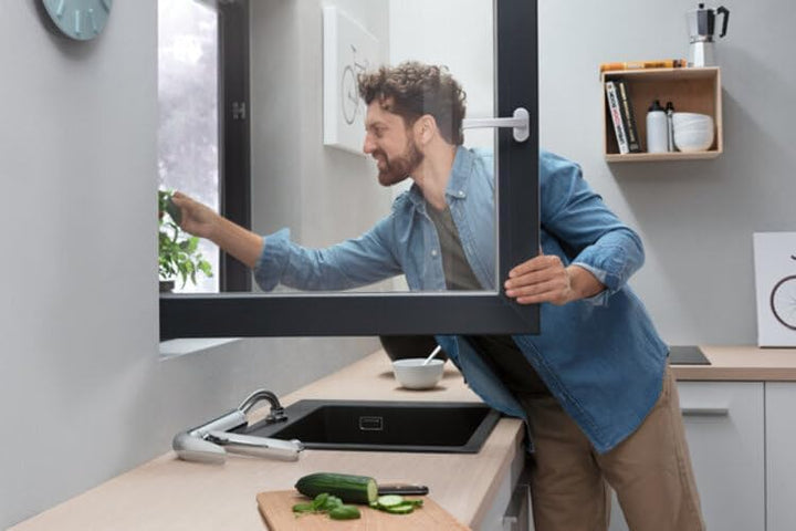 hansgrohe Vorfenster Küchenarmatur Focus M42, Wasserhahn Küche mit Auslauf Höhe 120 mm, 360° drehbar