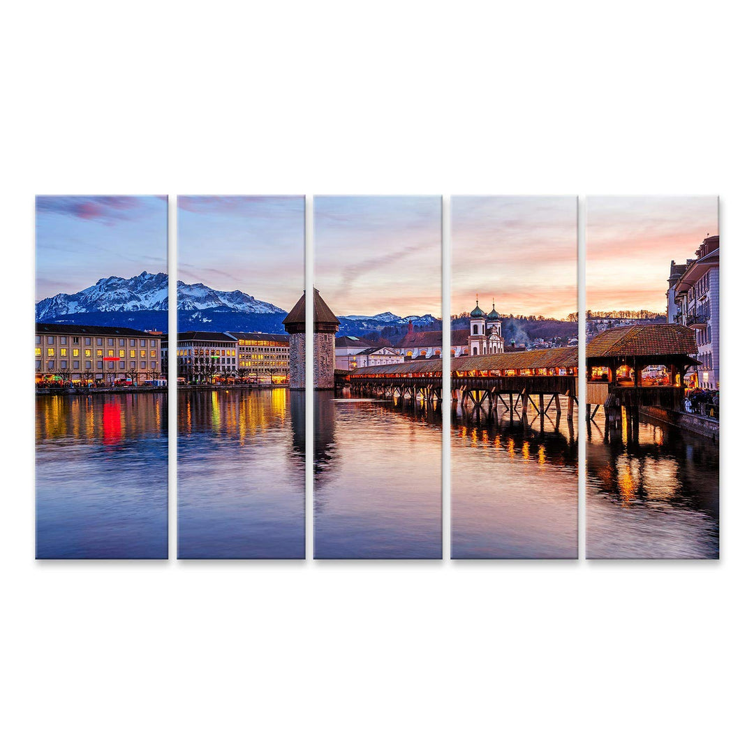 Bild auf Leinwand Luzern Schweiz Die Hölzerne Kapellbrücke In Der Historischen Altstadt Und Der Pila