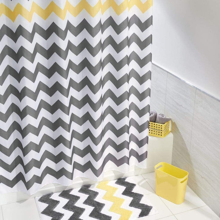 iDesign Chevron Duschvorleger, rutschfeste und schnelltrocknende Badmatte aus Microfaser-Polyester m