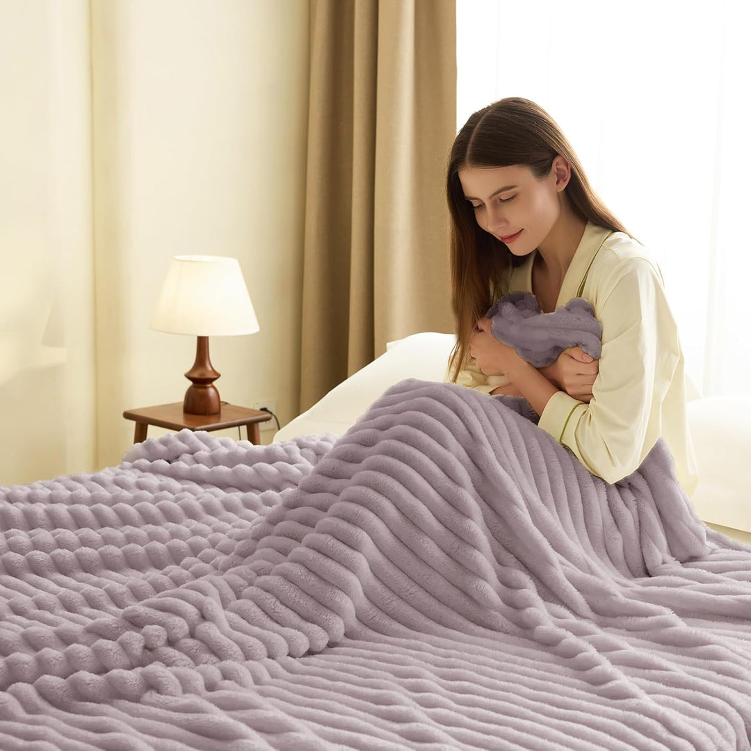 WAVVE Kuscheldecke Flauschig Decke - 150x200cm - Grauviolett - Weiche Flanell Fleecedecke, Sofadecke