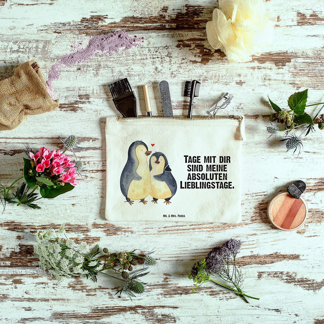 Mr. & Mrs. Panda Kosmetiktasche Pinguin umarmen Grösse M - Geschenk, Hochzeitstag, Liebe, kosmetiktä