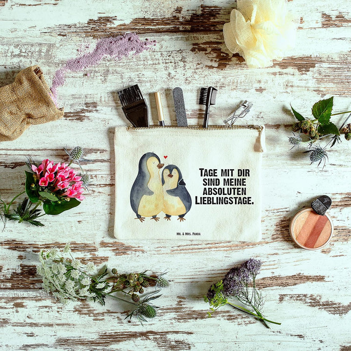 Mr. & Mrs. Panda Kosmetiktasche Pinguin umarmen Grösse M - Geschenk, Hochzeitstag, Liebe, kosmetiktä