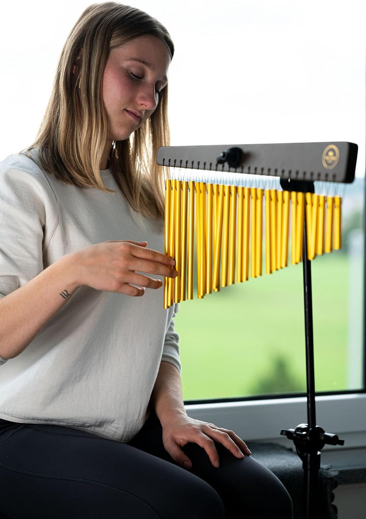 Sonic Energy Chimes – Metallische Chimes mit 27 Klangstäben – Mit Holz-Aufhängung – Für Klangbad, Pe