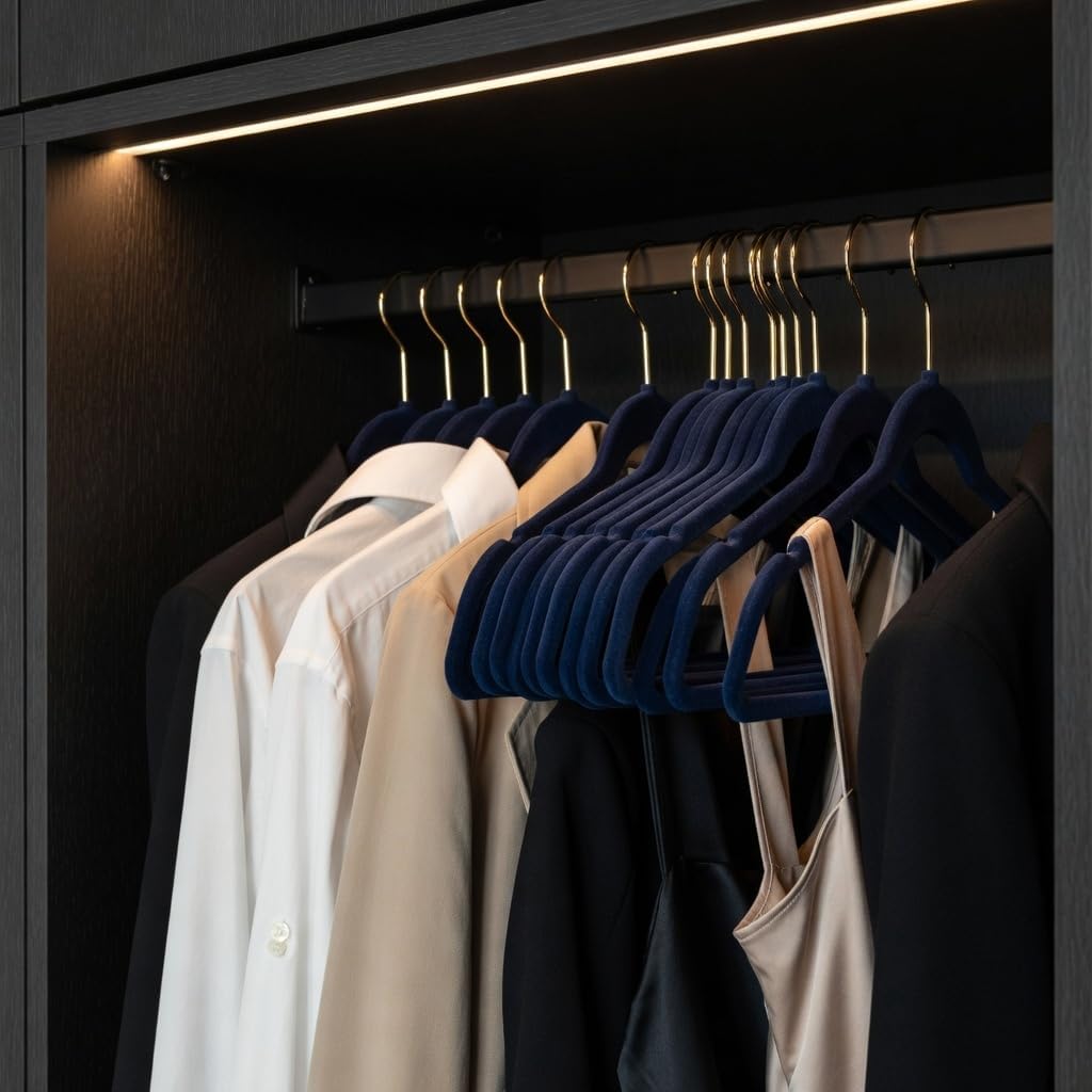 200 Stück hochwertige Samt Kleiderbügel in der Farbe Dunkelblau Navy mit Gold Look Haken/Anti-Rutsch