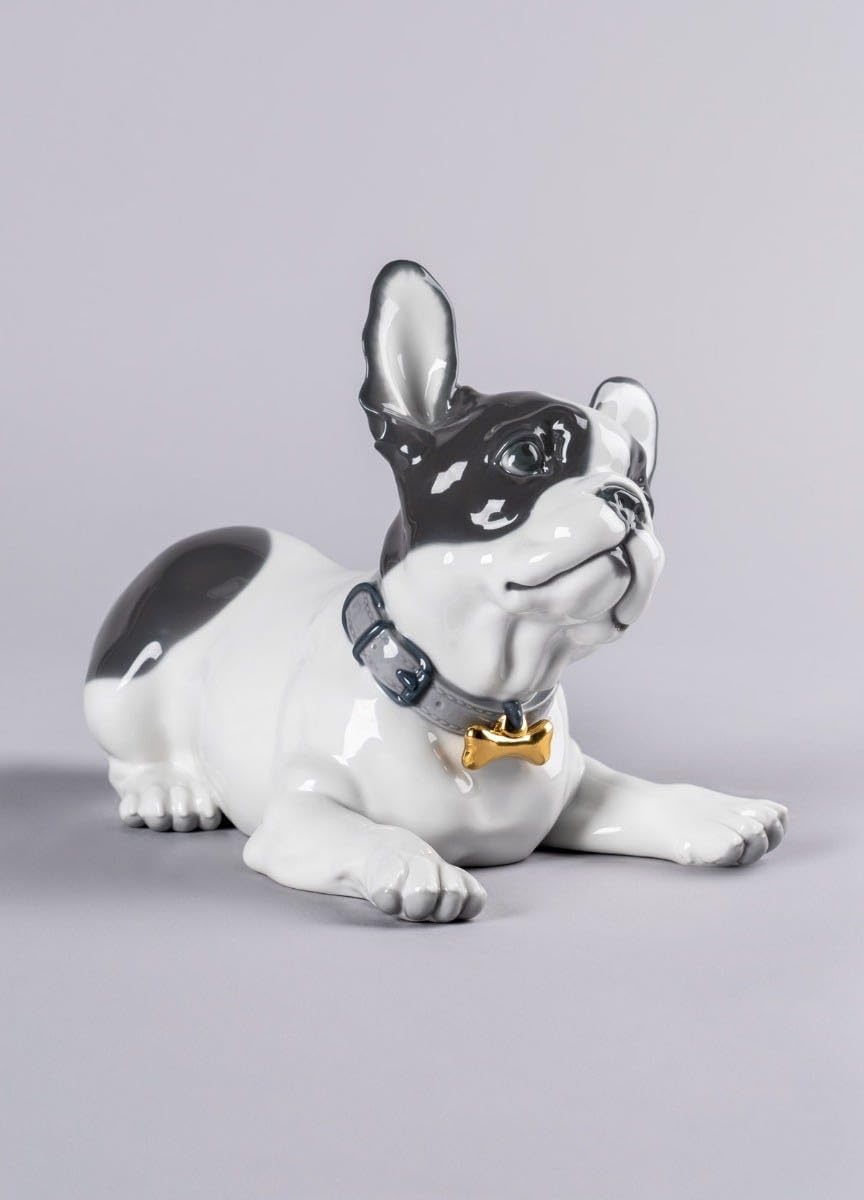 LLADRÓ French Bulldog with Macarons Dog Figurine. Bulldogge. Porzellan.