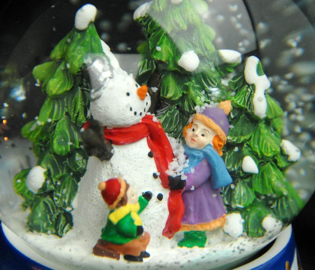 Minium Collection 20122 Schneekugel Weihnacht Stimmung Schneemann Bauen Winterszene auf Sockel weiss