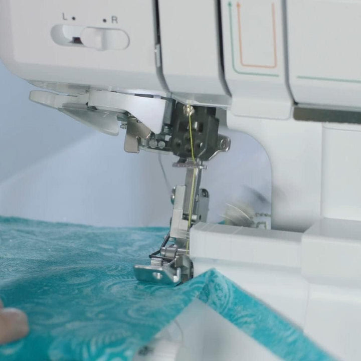 Brother Innov-ís Airflow 3000 Air Serger Nähmaschine, mit Raffungsfuss, Blindstichfuss und Paspelfus