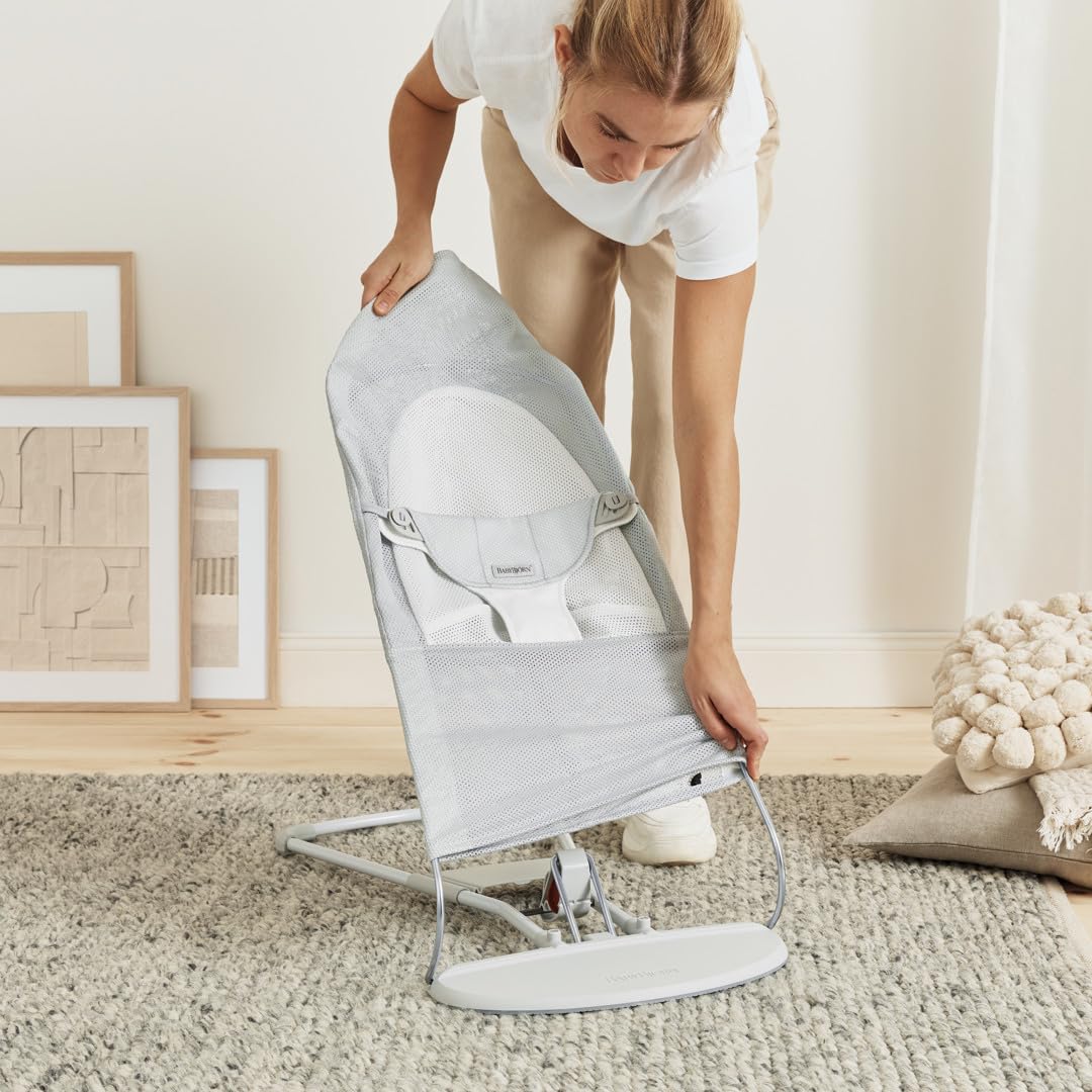 BabyBjörn Babywippe Balance Soft, Hellgrauer Rahmen, Netzstoff, Silber/Weiss