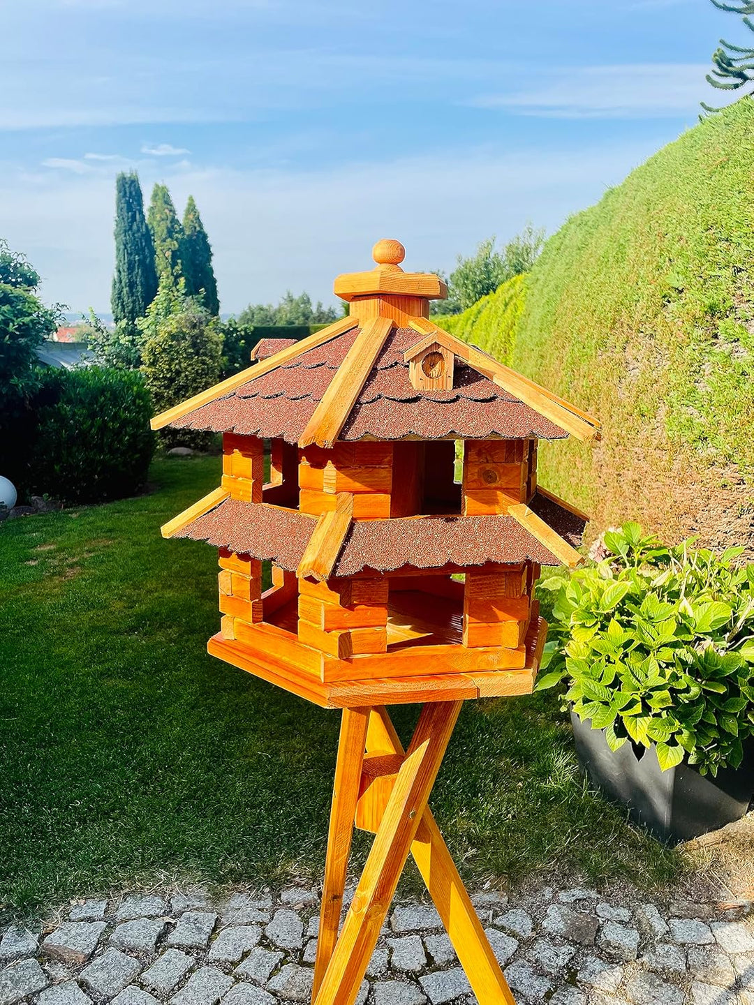 Vogelvilla wetterfest von L bis XL Futterhaus Vogelhaus mit oder ohne Ständer in Braun mit Rot, Grün
