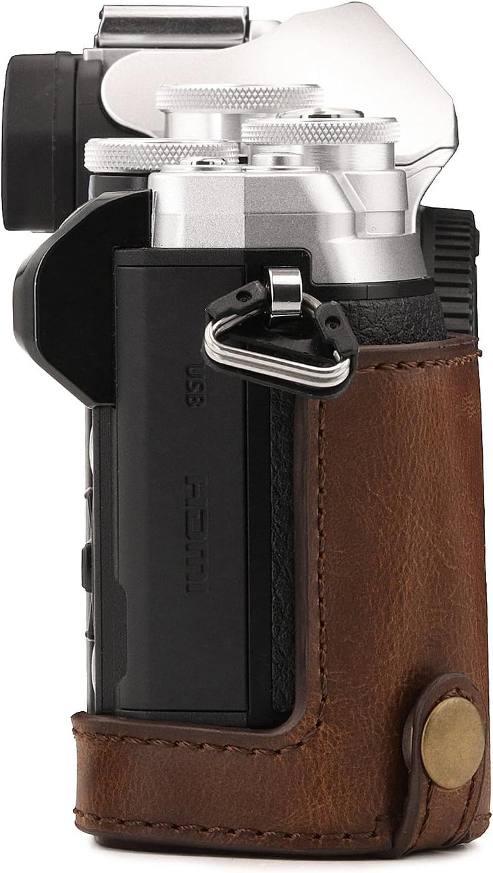 MegaGear MG1351 Ever Ready Leder Kamera Halbtasche mit Trageriemen und Batteriezugang für Olympus OM