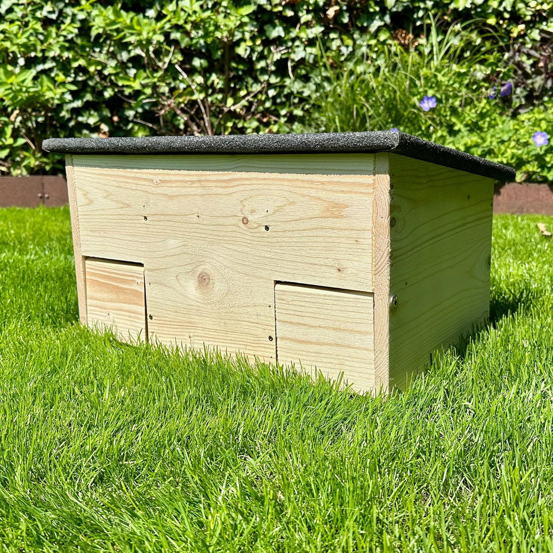 GARTENETAGE Igel-Futterhaus wetterfest mit Rattenklappen – Futterstation für Igel aus Holz mit Schut