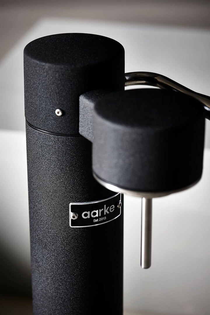 Aarke Carbonator 3, Wassersprudler aus Edelstahl mit 2 x BPA-frei Flaschen, Mattschwarz Finish