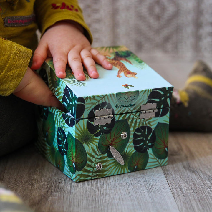 Trousselier - Savanne - Schatzkiste & Musikschmuckdose - Spieluhr - Ideales Kindergeschenk - Musik T