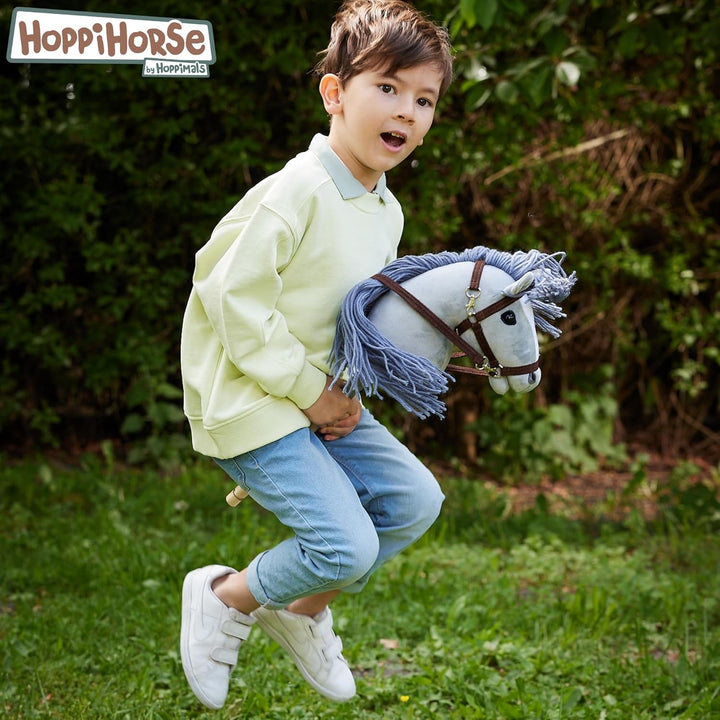 HOPPIHORSE Steckenpferd mit Trense - A4 - Hobby Horse mit Zügeln, Schultergurt, Schweif - hochwertig