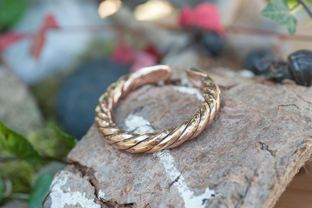 Windalf Skandinavischer Bronze Armreif FRAYA Ø 5.2 cm Gekordelteer Armschmuck Bohemia Keltenschmuck