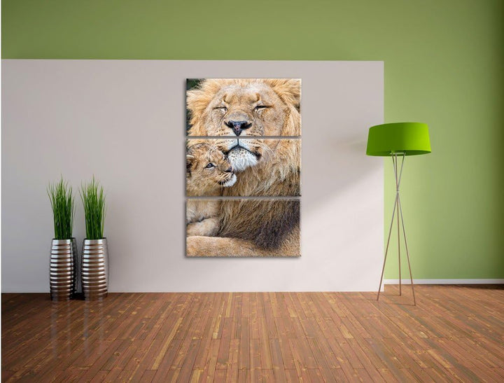 Pixxprint Löwe kuschelt mit Jungtier als Leinwandbild/Grösse: 3 Teilig (120x80) cm/Wandbild/Kunstdru