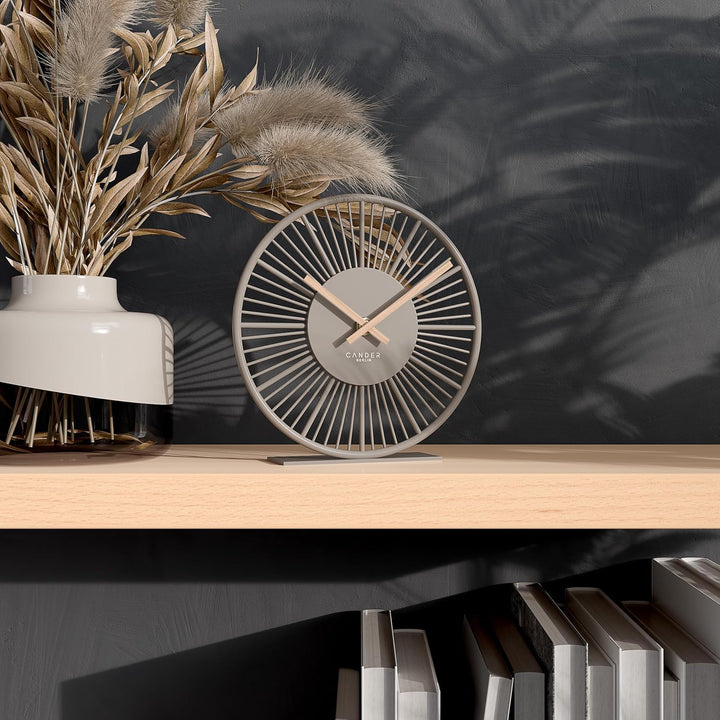 Cander Berlin GILORA Tischuhr lautlos 18 cm Metall Holzzeiger ohne Tickgeräusche modern Wohnzimmer K