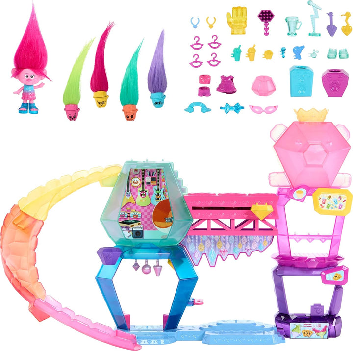 DREAMWORKS TROLLS Gemeinsam Stark - Furchtberg Spielset mit Königin Poppy und Rutsche, Snackbar, Ank