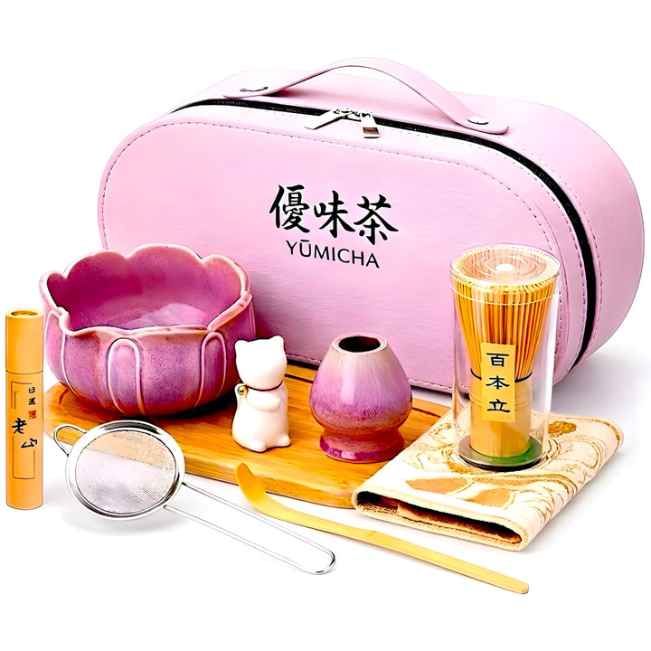 Matcha Set 10 – teilig – Rosa Koffer & Rosa Lotus-Schale – mit Bambusbesen, Löffel, Halter, Sieb – M