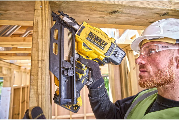 Dewalt 18 Volt Akku-Nagler (90mm) DCN930P2 (für gängige papier- und drahtgebundene D-Kopf Nägel, Mag