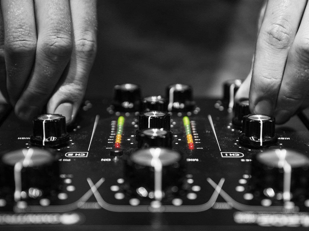 OMNITRONIC TRM-202 MK3 2-Kanal Rotary-Mixer mit 3-Band-Frequenzisolator | Gainregler, 2-Band-Equaliz