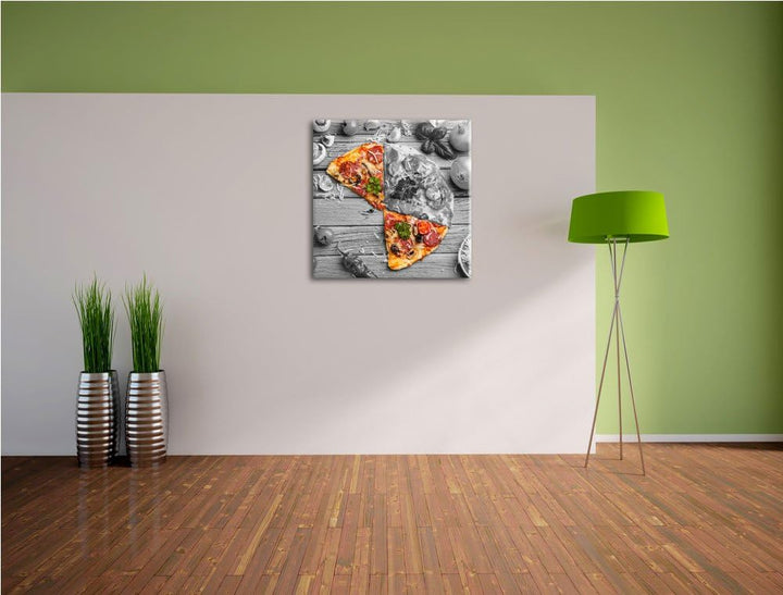 Pixxprint Pizza auf Holztisch als Leinwandbild/Grösse: 70x70 cm/Wandbild/Kunstdruck/fertig bespannt,