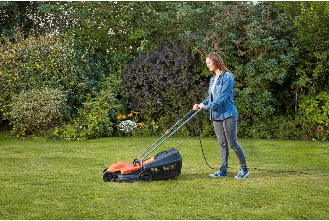 Black+Decker Elektro-Rasenmäher (1.200 W, 32cm Schnittbreite, 3-fach axial Schnitthöhenverstellung,