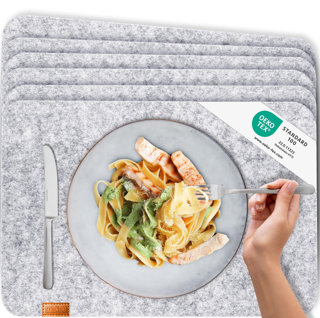 Miqio® - Design Tischset aus Filz | Marken Label aus echtem Leder | 6er Set Platzset (grau meliert)