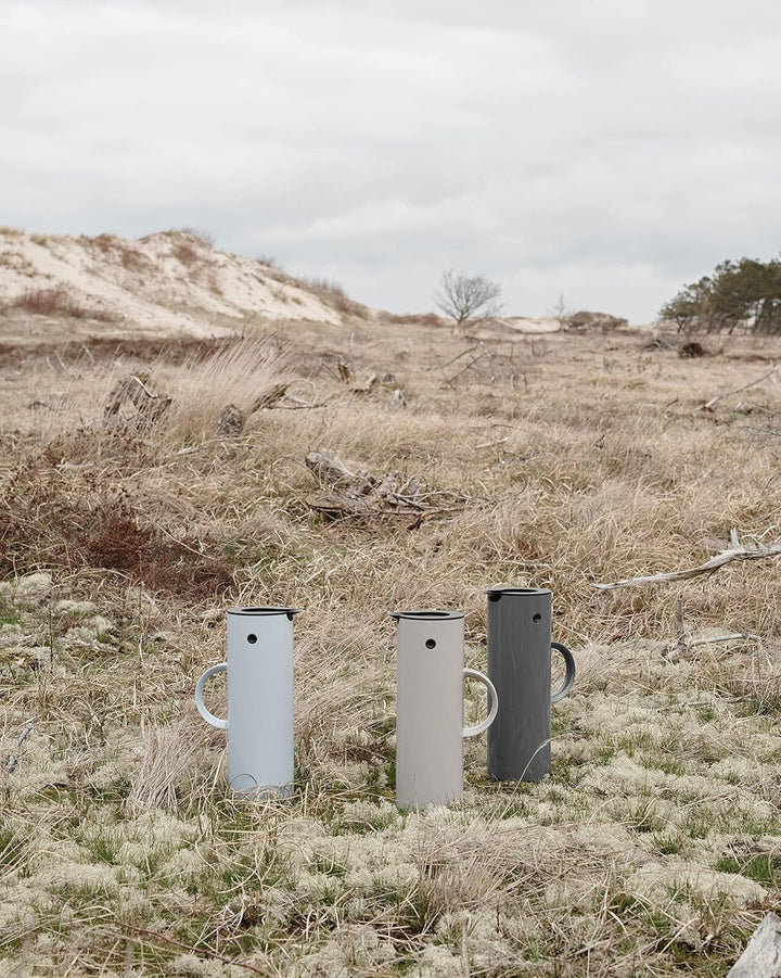 Stelton Isolierkanne EM77 - Doppelwandige Isolierkanne für heisse/kalte Getränke - Tee- & Kaffeekann