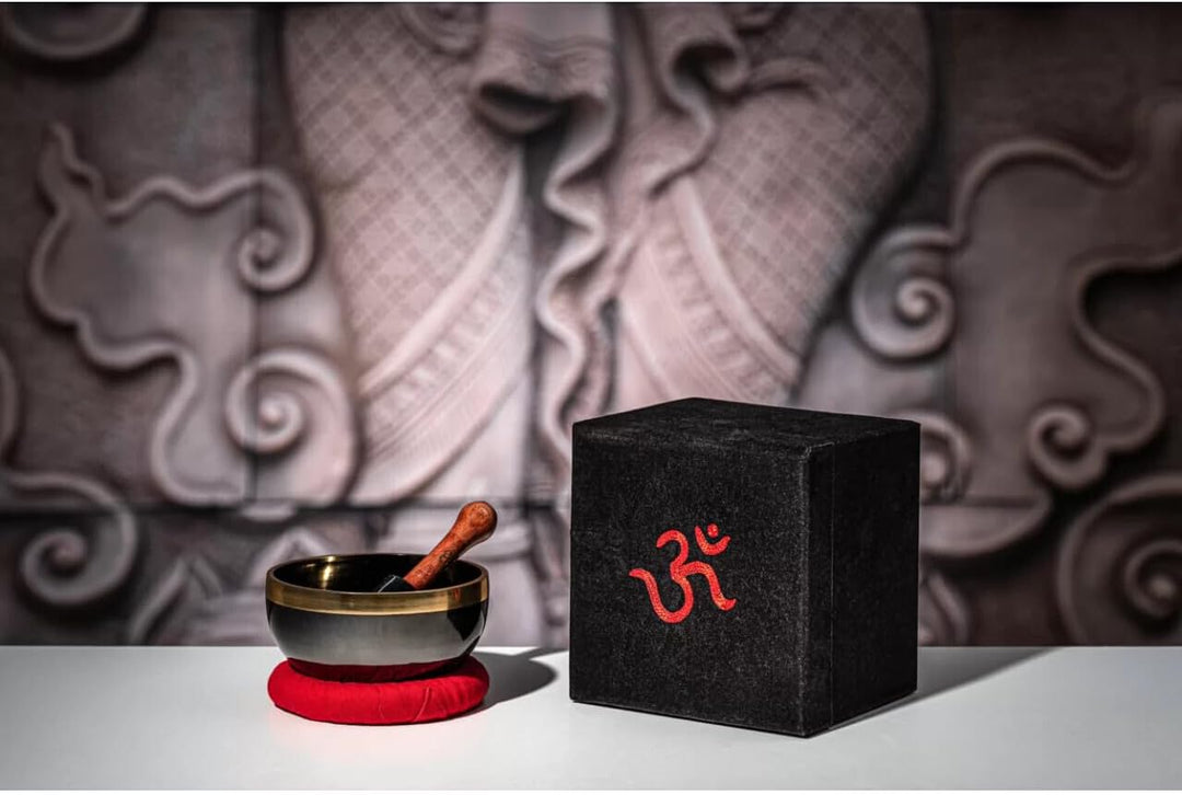 Sonic Energy OM Singing Bowl – Geschenke Set, 300g Klangschale mit OM Symbol – Meditation, Deko, Yog