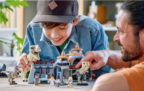 LEGO 76961 Jurassic Park Angriff des T. rex und des Raptors aufs Besucherzentrum, Dinosaurier Spielz