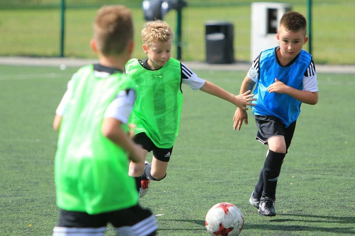 SPORTSBIBS Fussball Leibchen Set 10 Stück: 2 Farben - 5 von jeder Farbe, für Kinder und Erwachsene,