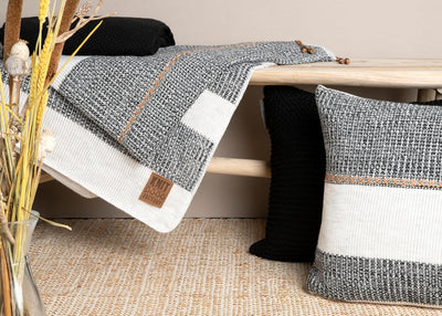 Knit Factory - Roxx Dekokissen - Sofakissen - Kissenhülle mit Kissenfüllung - Kissen 50x50 - Beige/S