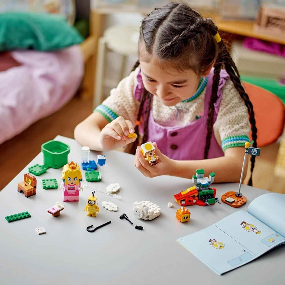 LEGO Super Mario Abenteuer mit der interaktiven Peach, Spielset für Kinder mit gelbem Toad, Nintendo