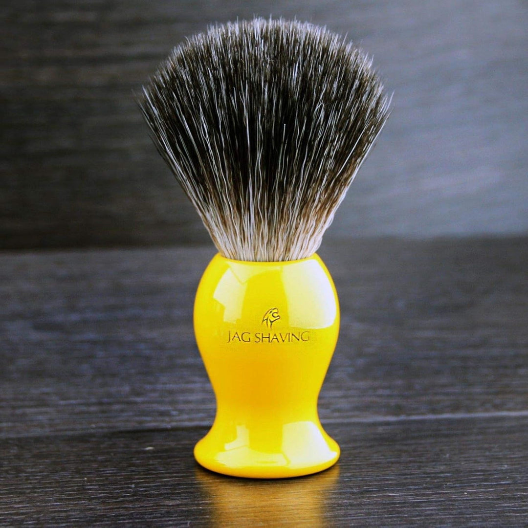Jag Shaving Yellow Herren Rasierset 3 Edge Rasiermesser, Rasierpinsel, Rasierständer und Rasierschal