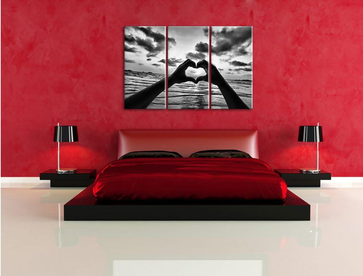 Pixxprint Händen geformtes Herz am Meer/Format: 3-Teiler (120x80cm) cm/Leinwandbild fertig bespannt