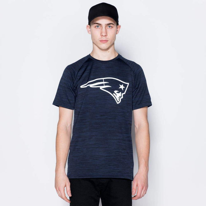 New Era NFL NEW ENGLAND PATRIOTS Engineered Raglan T-Shirt S Navy, S Navy