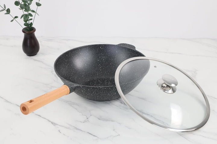 KAMBERG - Wok 32 cm – 5,0 Liter – fester Griff aus Holz – Aluminiumguss – Steinbeschichtung – Glasde