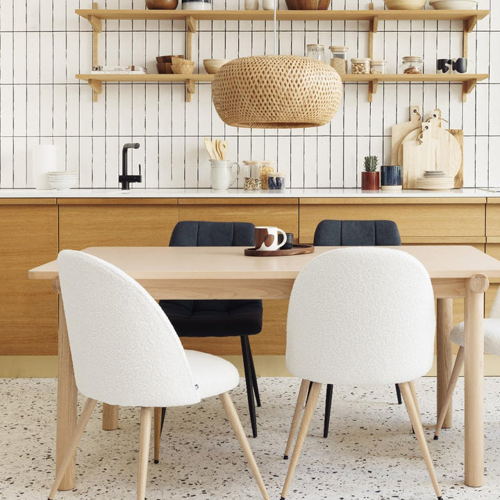 Stuhl Slano - Bouclé - Beine aus Buchenholzimitat - weiss - Weiss - Atmosphera créateur d'intérieur