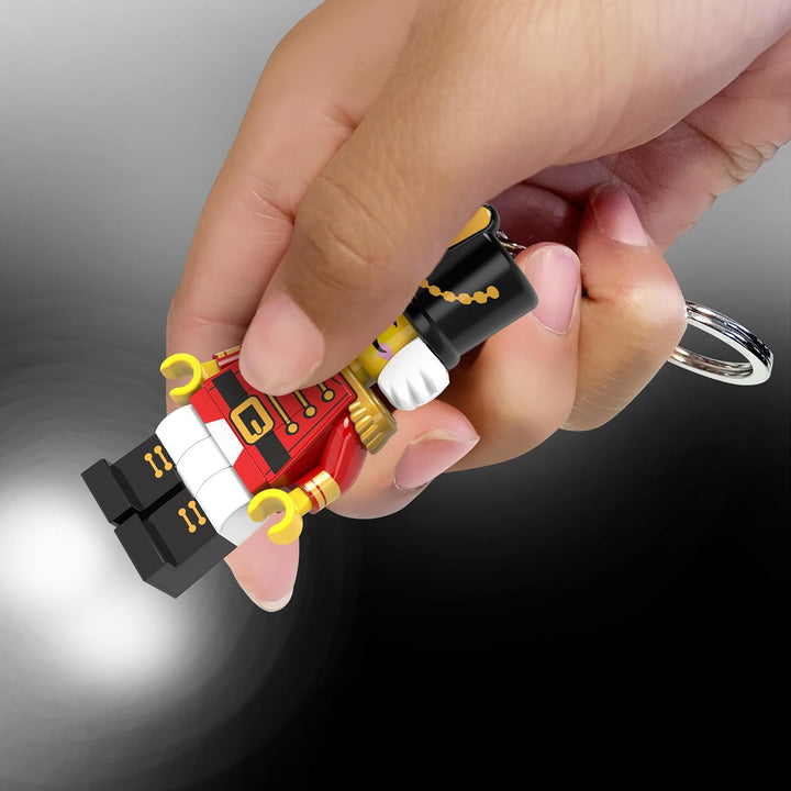 LEGO Iconic Nussknacker Schlüsselanhänger mit LED-Taschenlampe (KE214H) – 9cm grosse Weihnachts-Mini