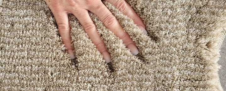 Kleine Wolke Minya Macadamia Beige Badteppich 55x55 cm. Vorleger mit Ausschnitt BB Kollektion