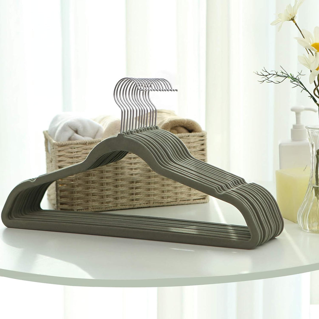 SONGMICS Kleiderbügel Samt, 50er Set, Jackenbügel, 41,5 cm breit, Anzugbügel, dünn, gut belastbar, u