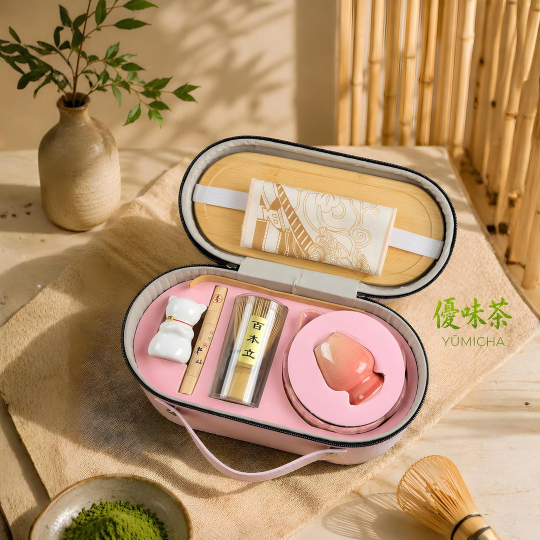 Matcha Set 10 – teilig – Rosa Koffer & Rosa Lotus-Schale – mit Bambusbesen, Löffel, Halter, Sieb – M