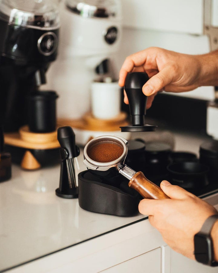 Normcore 58,5 mm Espresso-Kaffeetamper V4 – Titan-Ripple-Beschichtung – federbelasteter Stampfer – 6