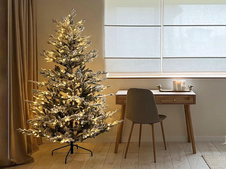 Künstlicher Weihnachtsbaum grün/weiss 180 cm mit LED Lichtern Kunstschnee Brisco