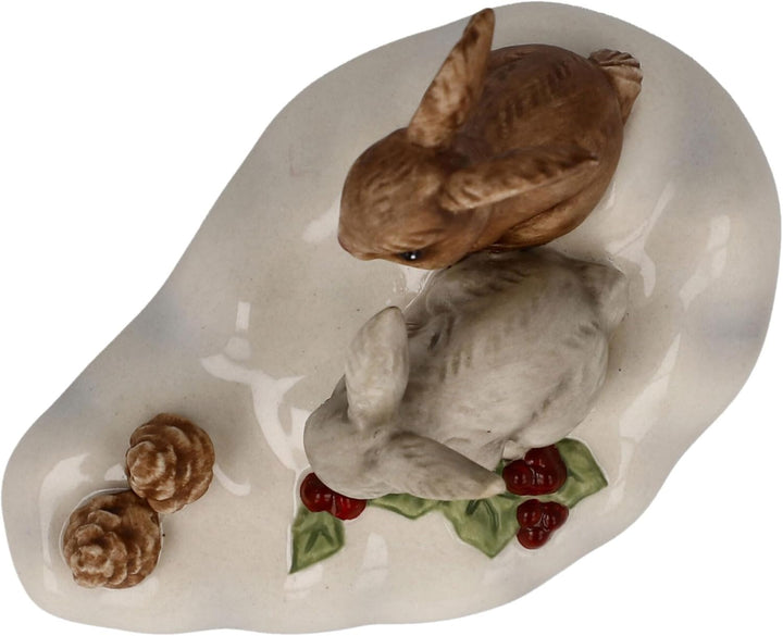 Goebel Weihnachtsfigur Winterwald auf Futtersuche, aus Porzellan gefertigt, Höhe: 5cm, 66-704-20-1