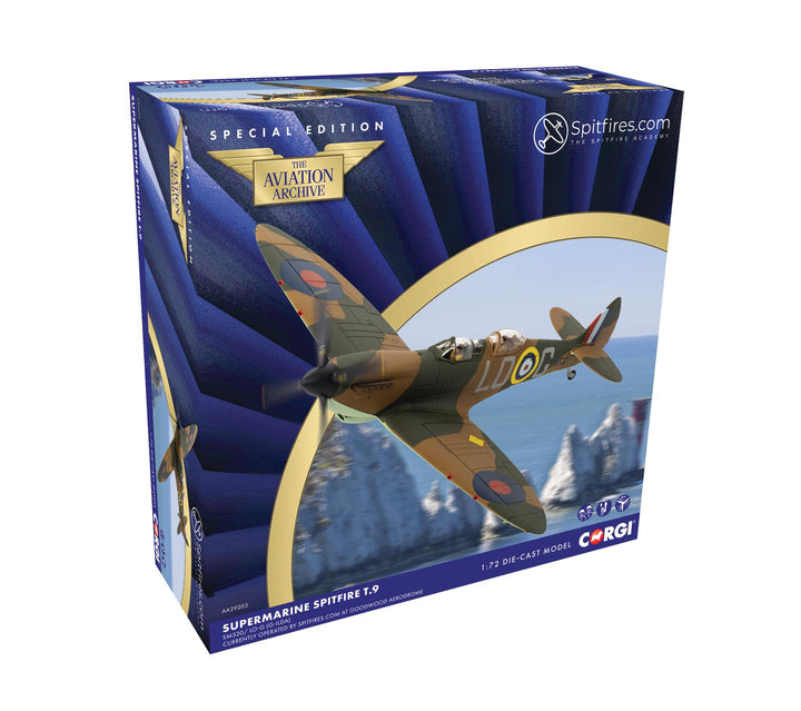 Corgi AA29203 Supermarine Spitfire T9, SM520- LO-G (G-ILDA), präsentiert als Spitfire MkI X4382 LO-G