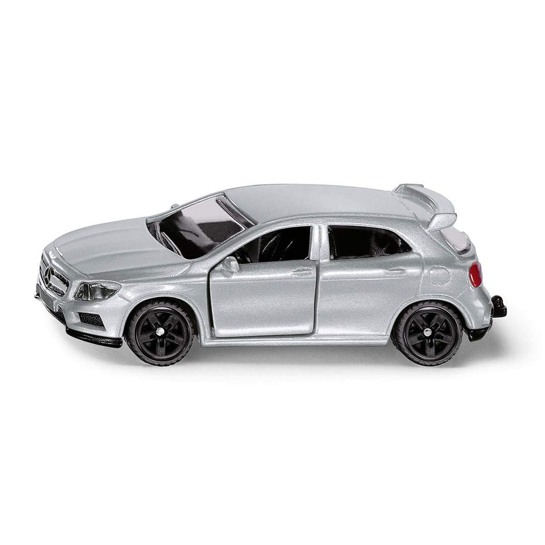 siku 1503, Mercedes-Benz GLA 45 AMG, Metall/Kunststoff, Silber, Spielzeugauto für Kinder, Öffenbare