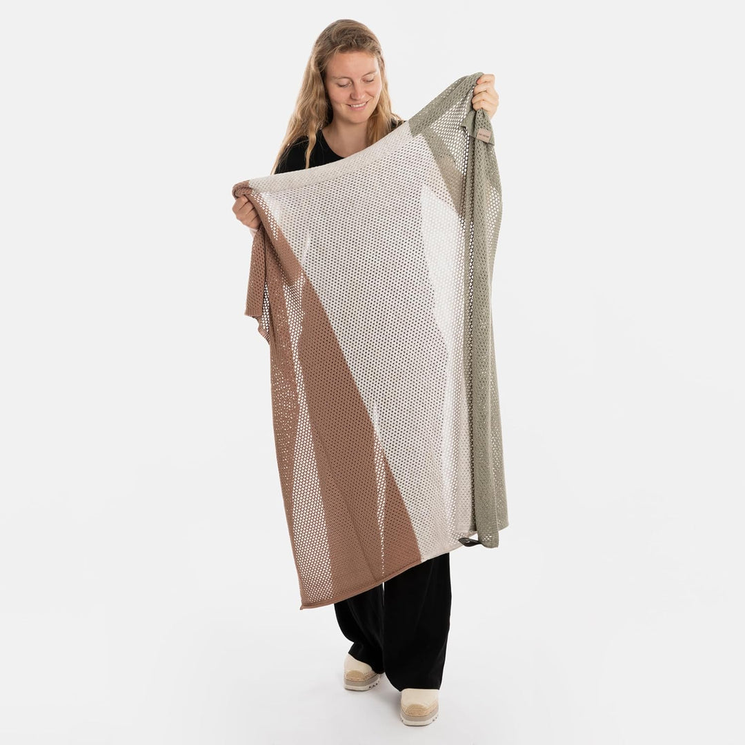 KNIT FACTORY - Lacey Stricktuch - Quadratisches Halstuch aus 30% Wolle und 70% Polyacryl - Umschlagt
